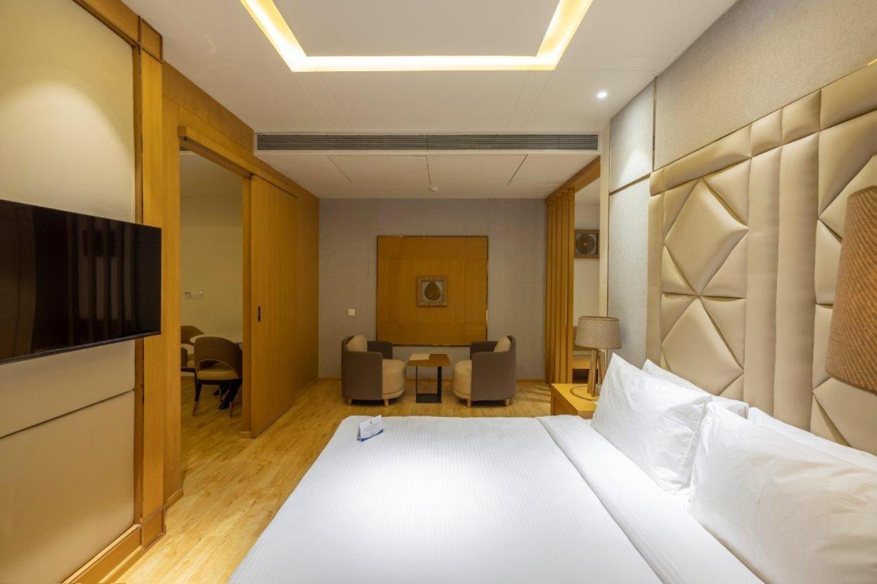 Sarovar Portico Morbi Exterior foto