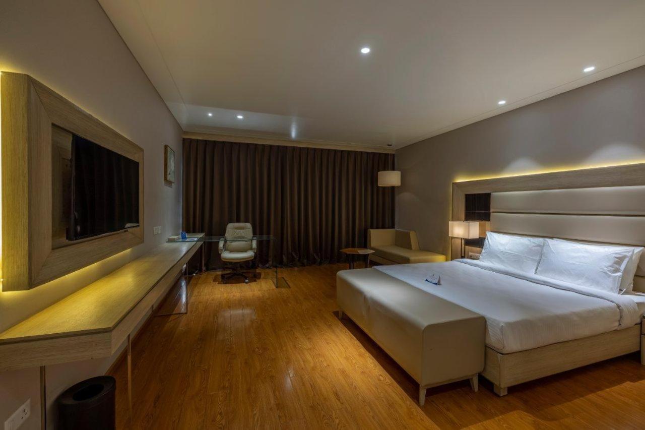 Sarovar Portico Morbi Exterior foto